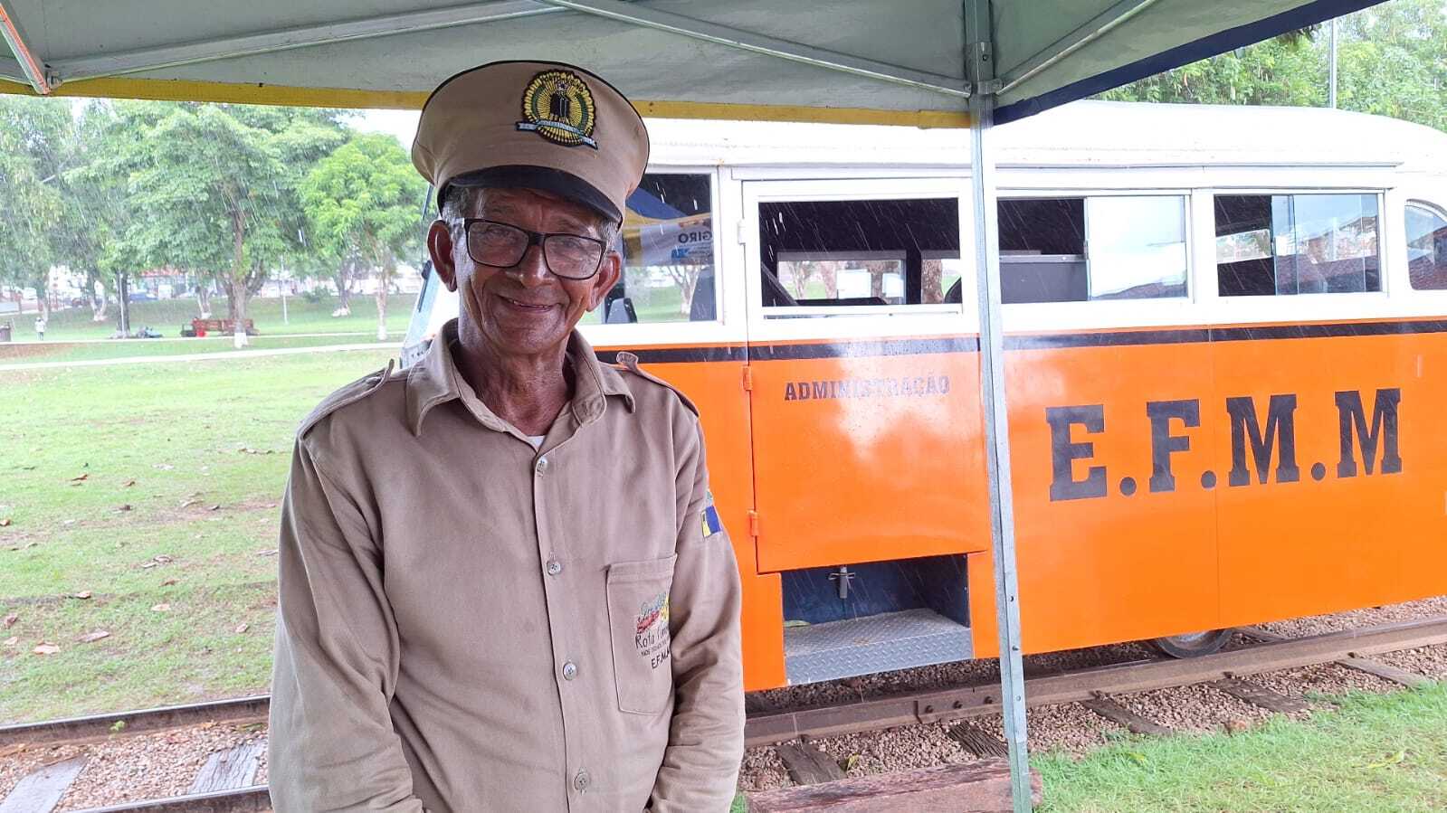Antônio Moisés Cavalcante é condutor de litorina desde 1982