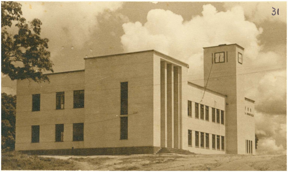 Prédio contém uma torre com um relógio, que durante anos foi o guia de horário para a população de Porto Velho