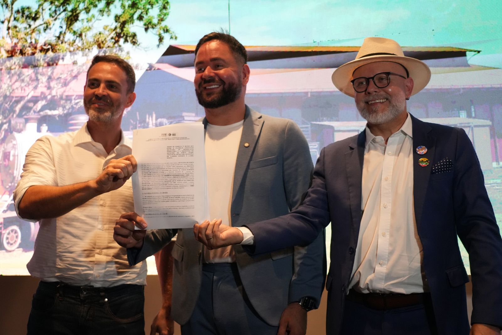 Prefeito Léo Moraes, juntamente com os secretários Paulo Moraes Júnior e Aleks Palitot,  assinaram assinaturam do Termo de Fomento com a ABPF