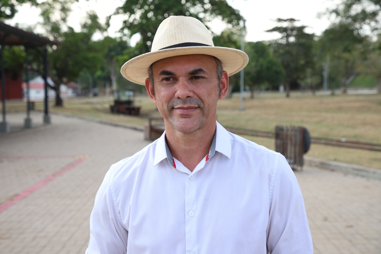 Professor e historiador Célio Leandro