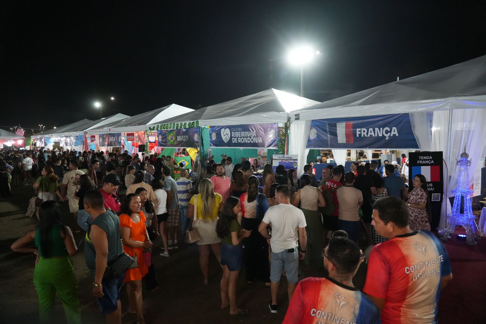 Evento segue até sábado (13), com entrada gratuita e programação diária das 19h às 22h