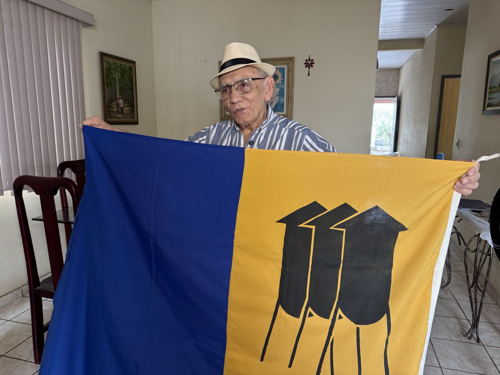 Bandeira foi criada em 1983, pelo escritor e historiador amazonense Antônio Cândido