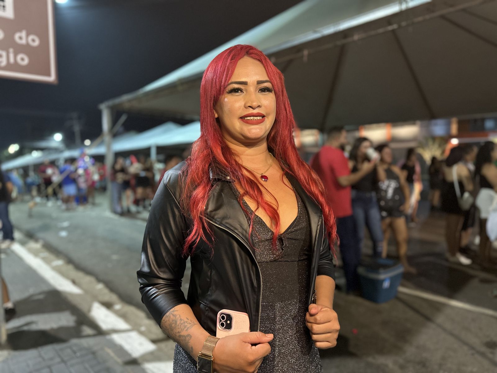 Quem ficou emocionada ao ver a artista foi a cantora Karen Roberta