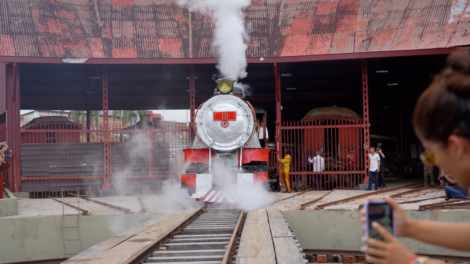 Locomotiva 18 passou a cumprir exibições públicas programadas durante eventos especiais
