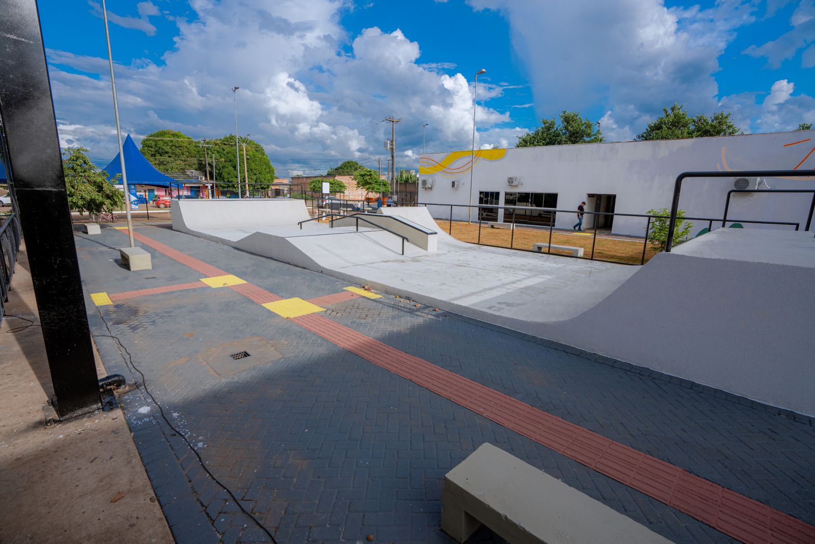 A pista de skate também recebem melhorias e pintura