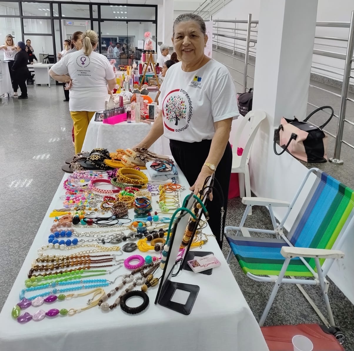 Gladys Lopes da Silva, de 66 anos, é uma participante ativa da Feira da Mulher Empreendedora