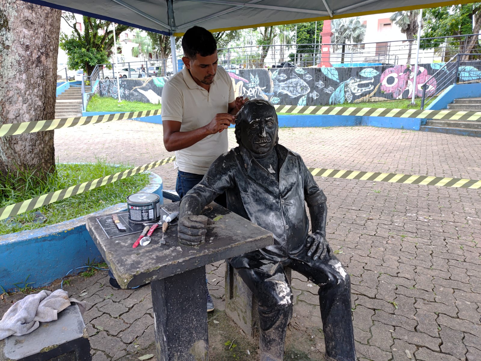 Estátua criada pelo artista plástico rondoniense Bruno Souza