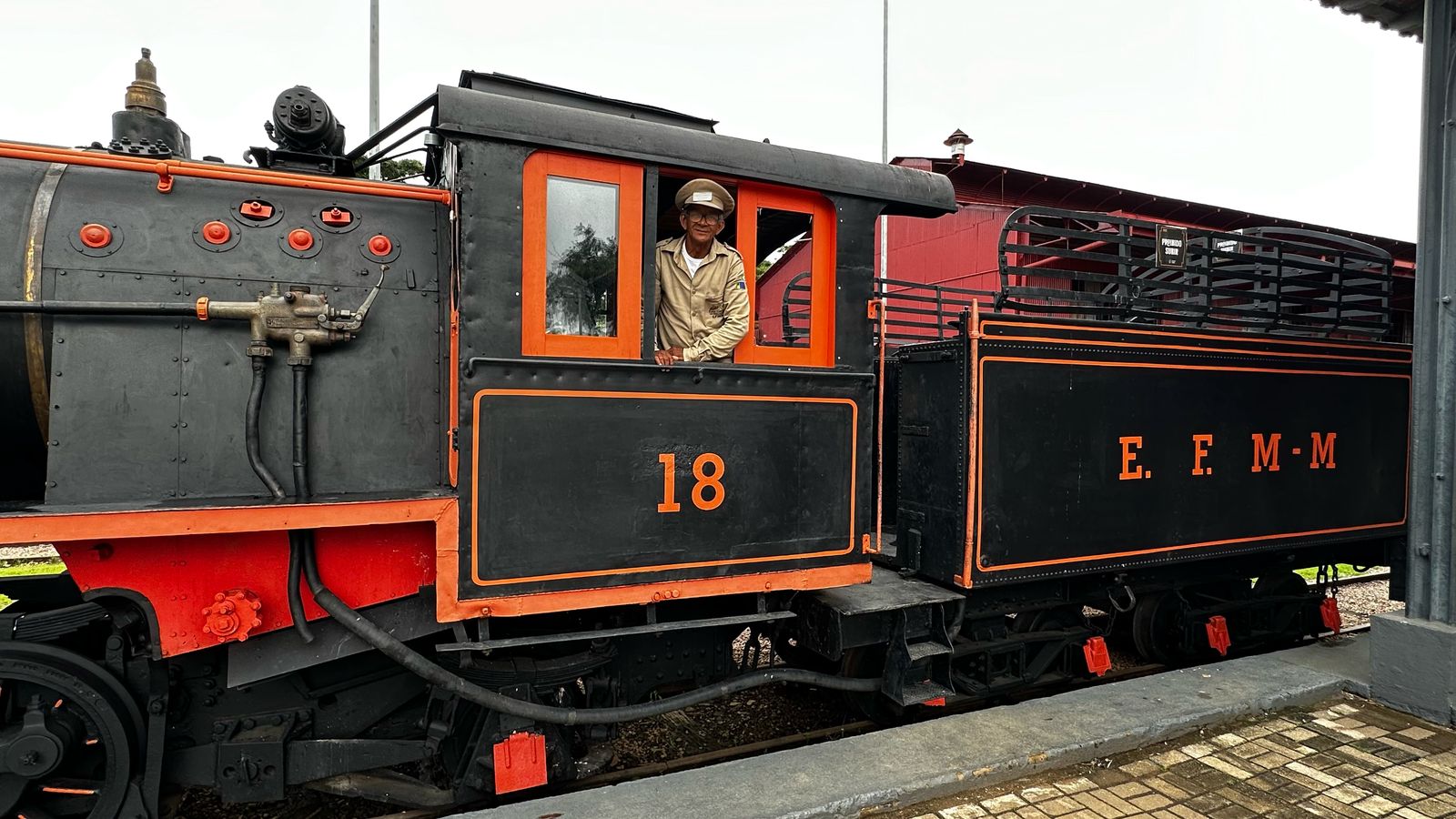 Moisés relembra com emoção os dias em que recebia a locomotiva lotada de passageiros