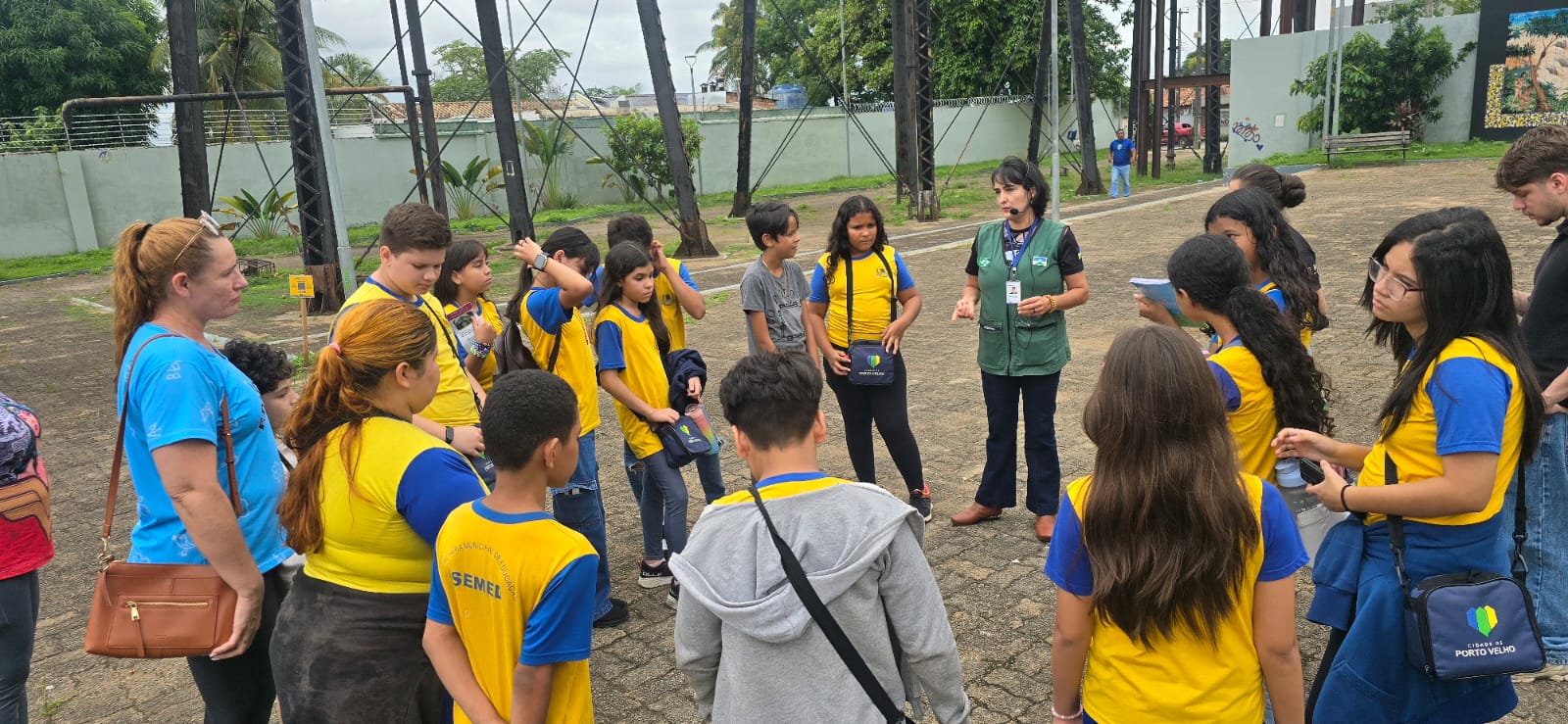 Projeto já beneficiou mais de 300 alunos da rede pública de ensino municipal
